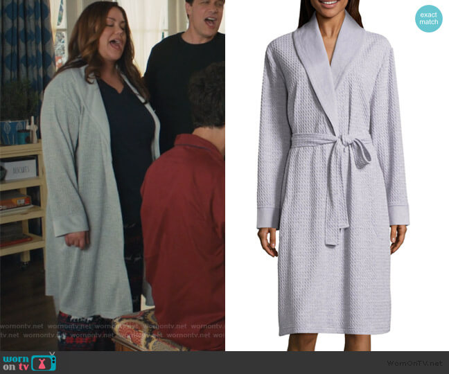 Spa Robe by Liz Claiborne worn by Katie Otto (Katy Mixon) on American Housewife