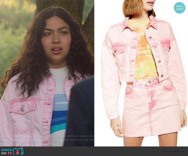 Molly’s pink denim cropped jacket on Marvels Runaways