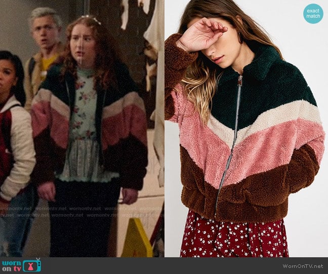 UO Pink Chevron Teddy Crop Jacket worn by Ashlyn (Julia Lester) on High School Musical The Musical The Series