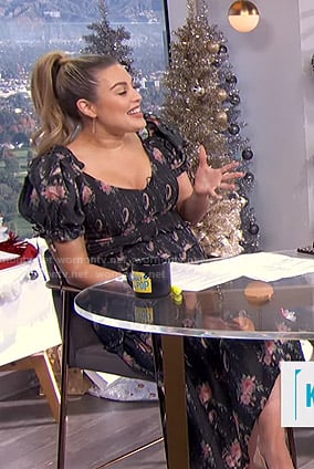 Carissa’s black floral smocked midi dress on E! News Daily Pop