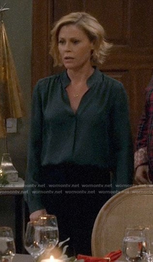 Claire’s green blouse on Modern Family