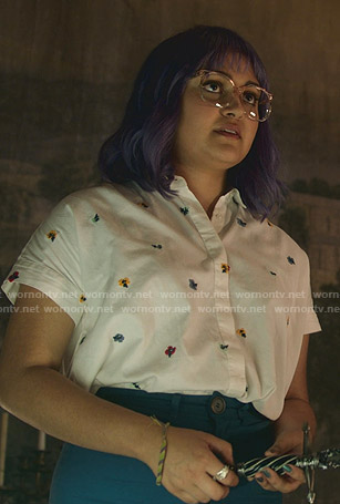 Gert’s white floral embroidered shirt on Marvels Runaways