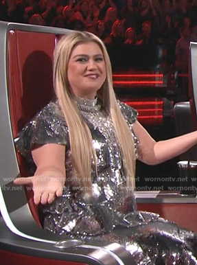 Kelly Clarkson's sequined ruffled dress on The Voice