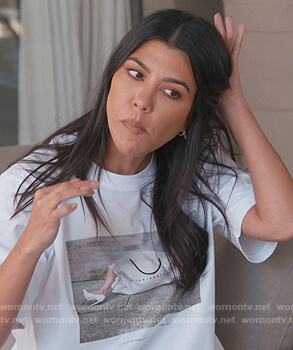 Kourtney’s white print tee on Keeping Up with the Kardashians