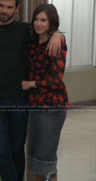 Willow’s black and red floral blouse and denim skirt on General Hospital