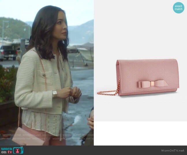 Alaine Shoulder Bag by Ted Baker worn by Bess (Maddison Jaizani) on Nancy Drew