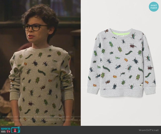 Patterned Sweatshirt by H&M worn by Matteo Silva (Raphael Alejandro) on Bunkd