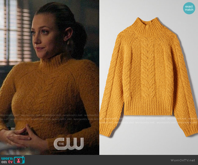 Aritzia Sunday Best Melly Sweater in Cairo Gold worn by Betty Cooper (Lili Reinhart) on Riverdale