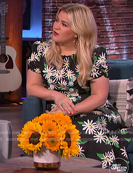 Kelly’s black floral midi dress on The Kelly Clarkson Show