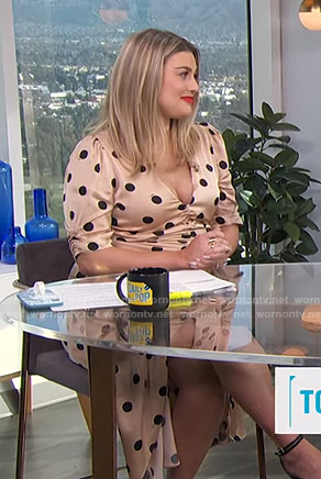 Carissa’s beige polka dot ruched dress on E! News Daily Pop