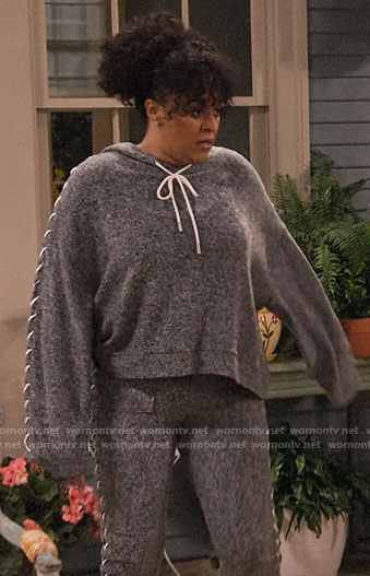 Cocoa’s grey lace-up sleeve hoodie and sweatpants on Family Reunion