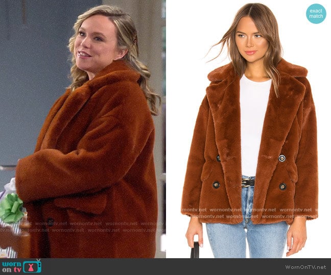 Free People Kate Faux Fur Coat worn by Kristin Baxter (Amanda Fuller) on Last Man Standing