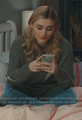 Taylor’s gray lightning bolt sweater on American Housewife