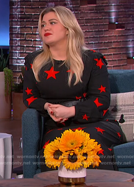 Kelly’s black star print maxi dress on The Kelly Clarkson Show