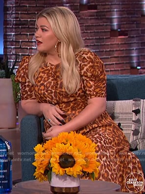 Kelly’s orange leopard print dress on The Kelly Clarkson Show