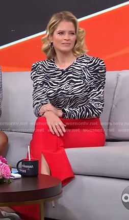 Sara’s zebra puff sleeve top on GMA Strahan Sara And Keke