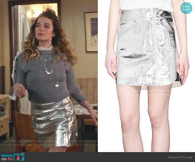 Sil­ver Foil Zip­pered Skirt by Alexan­der Mc­Queen worn by Alexis Rose (Annie Murphy) on Schitts Creek