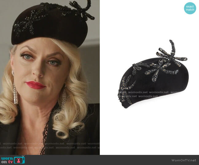 Gucci Tulle Gloves worn by Alexis Carrington (Elaine Hendrix) as seen in  Dynasty (S04E02)