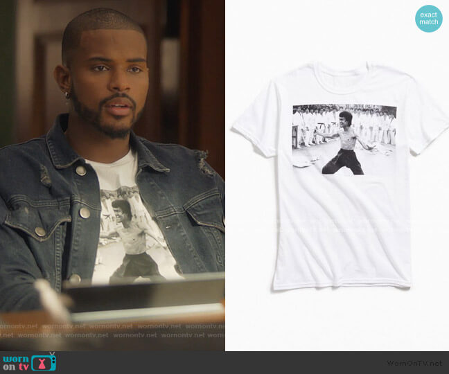 Bruce Lee Triumphant Tee by Urban Outfitters worn by Aaron Jackson (Trevor Jackson) on Grown-ish