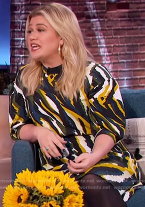 Kelly's abstract print dress on The Kelly Clarkson Show