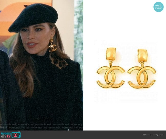 Chanel Logo Earrings worn by  Gloria Pritchett (Sofia Vergara) on Modern Family