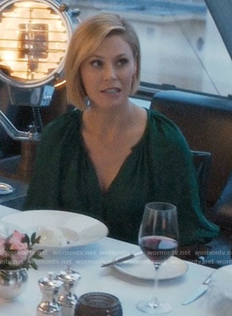 Claire’s green dress in Paris on Modern Family