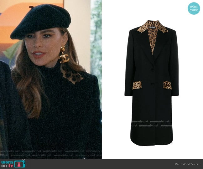 Dolce & Gabbana Tailored leopard print panel coat worn by  Gloria Pritchett (Sofia Vergara) on Modern Family