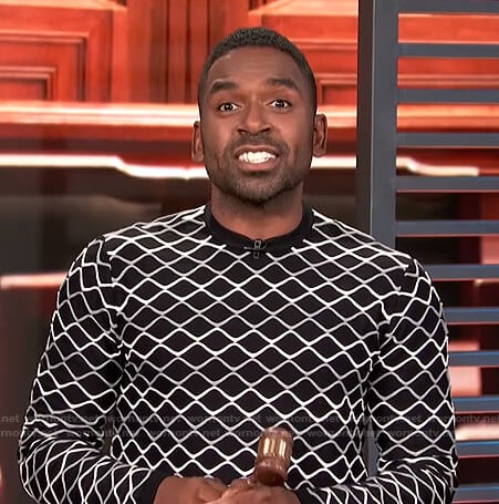 Justin’s black wave patterned sweater on E! News Daily Pop
