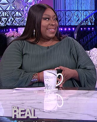 Loni’s green ribbed drape dress on The Real