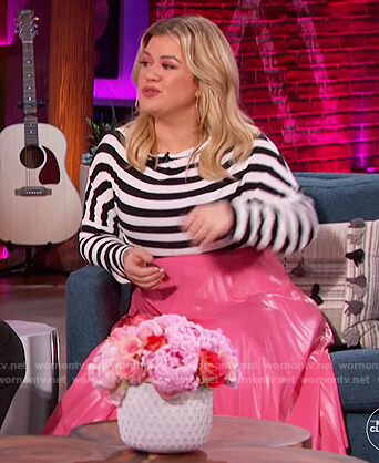 Kelly’s pink metallic midi skirt on The Kelly Clarkson Show