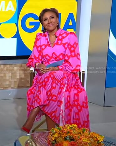 Robin’s pink chain print dress on Good Morning America