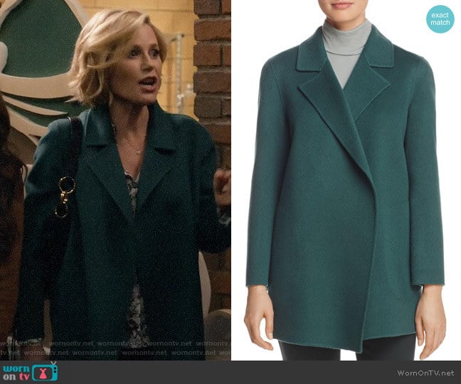 Theory Clairene Jacket in Green worn by Claire Dunphy (Julie Bowen) on Modern Family