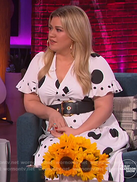 Kelly’s white polka dot maxi dress on The Kelly Clarkson Show