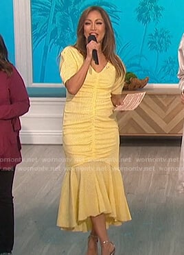 Carrie’s yellow gingham ruched dress on The Talk