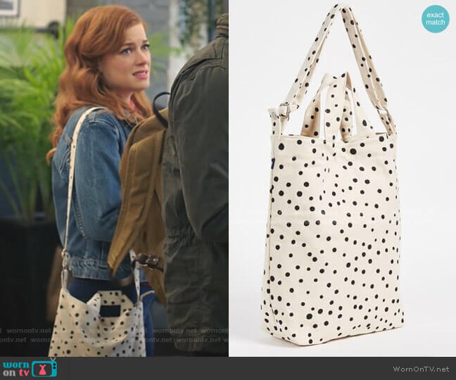 Duck Bag by Baggu worn by Zoey Clarke (Jane Levy) on Zoeys Extraordinary Playlist