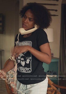 Mia’s black Velvet Underground tee on Little Fires Everywhere