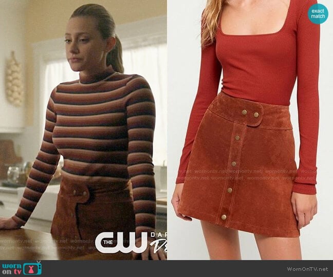 Urban Outfitters Cardiff Suede Mini Skirt worn by Betty Cooper (Lili Reinhart) on Riverdale