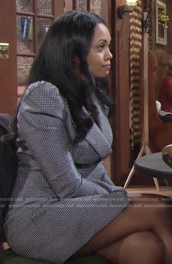 Amanda's geometric print blazer dress on The Young and the Restless