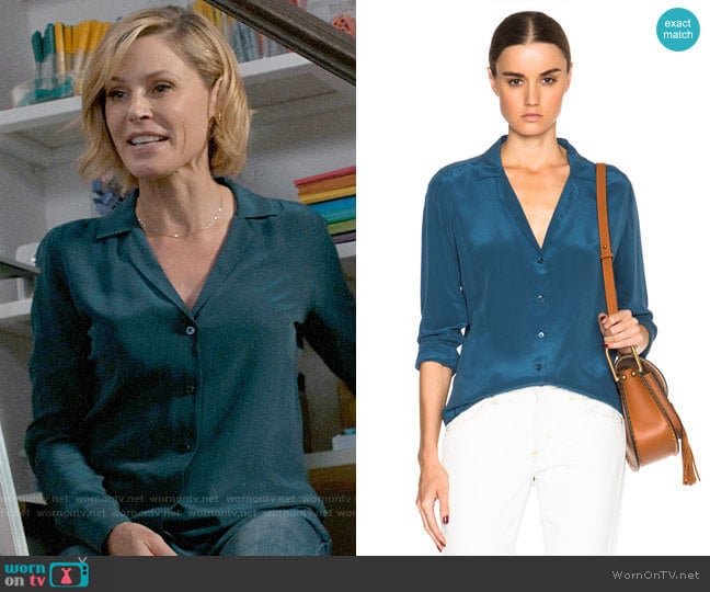 Equipment Adalyn Silk Shirt worn by Claire Dunphy (Julie Bowen) on Modern Family