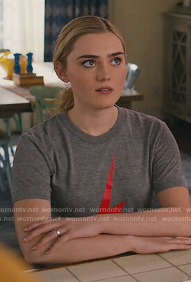 Taylor's gray bolt print tee on American Housewife