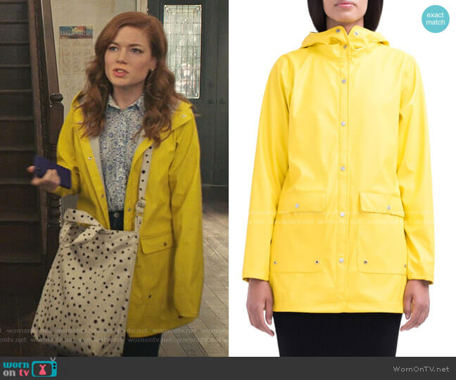 Rainwear Parka by Herschel worn by Zoey Clarke (Jane Levy) on Zoeys Extraordinary Playlist