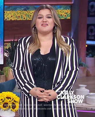 Kelly’s black and white stripe blazer on The Kelly Clarkson Show