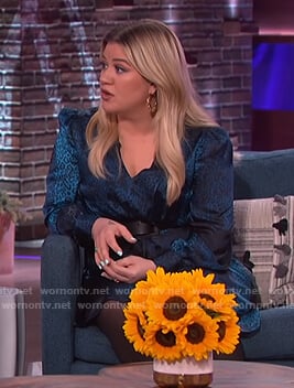 Kelly’s blue leopard silk dress on The Kelly Clarkson Show