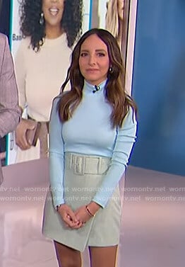 Lilliana’s blue ribbed turtleneck top and belted mini skirt on E! News