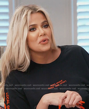 Khloe’s black She’s Vague print tee on Keeping Up with the Kardashians