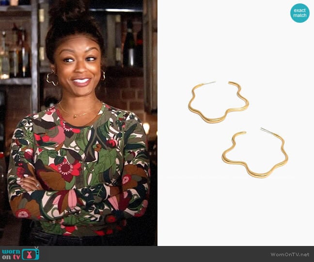 Madewell Wavy Hoop Earrings worn by Ali Finer (Javicia Leslie) on God Friended Me