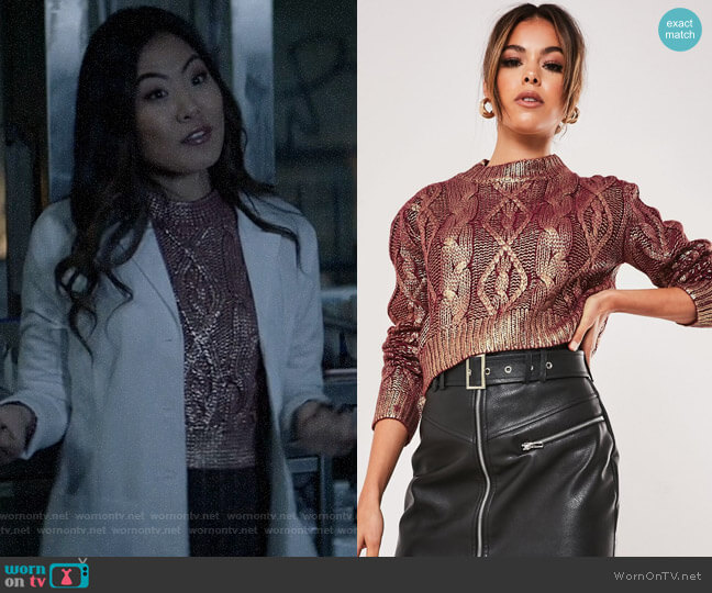 Missguided Rose Gold Cable Knit Foil Cropped Sweater worn by Mary Hamilton (Nicole Kang) on Batwoman