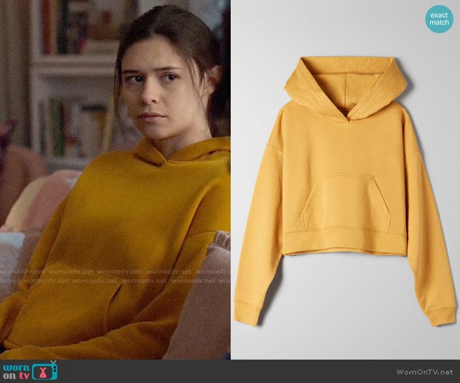 Aritzia TNA Highland Sweater worn by Nia Nal (Nicole Maines) on Supergirl