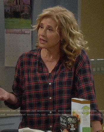 Vanessa's black and red plaid shirt on Last Man Standing