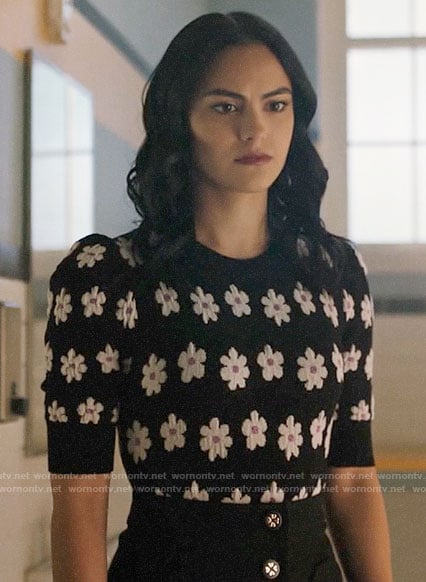 Veronica’s black flower print sweater on Riverdale